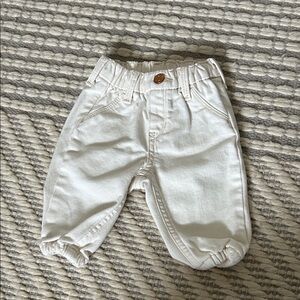 Old navy white pants 3-6 mo